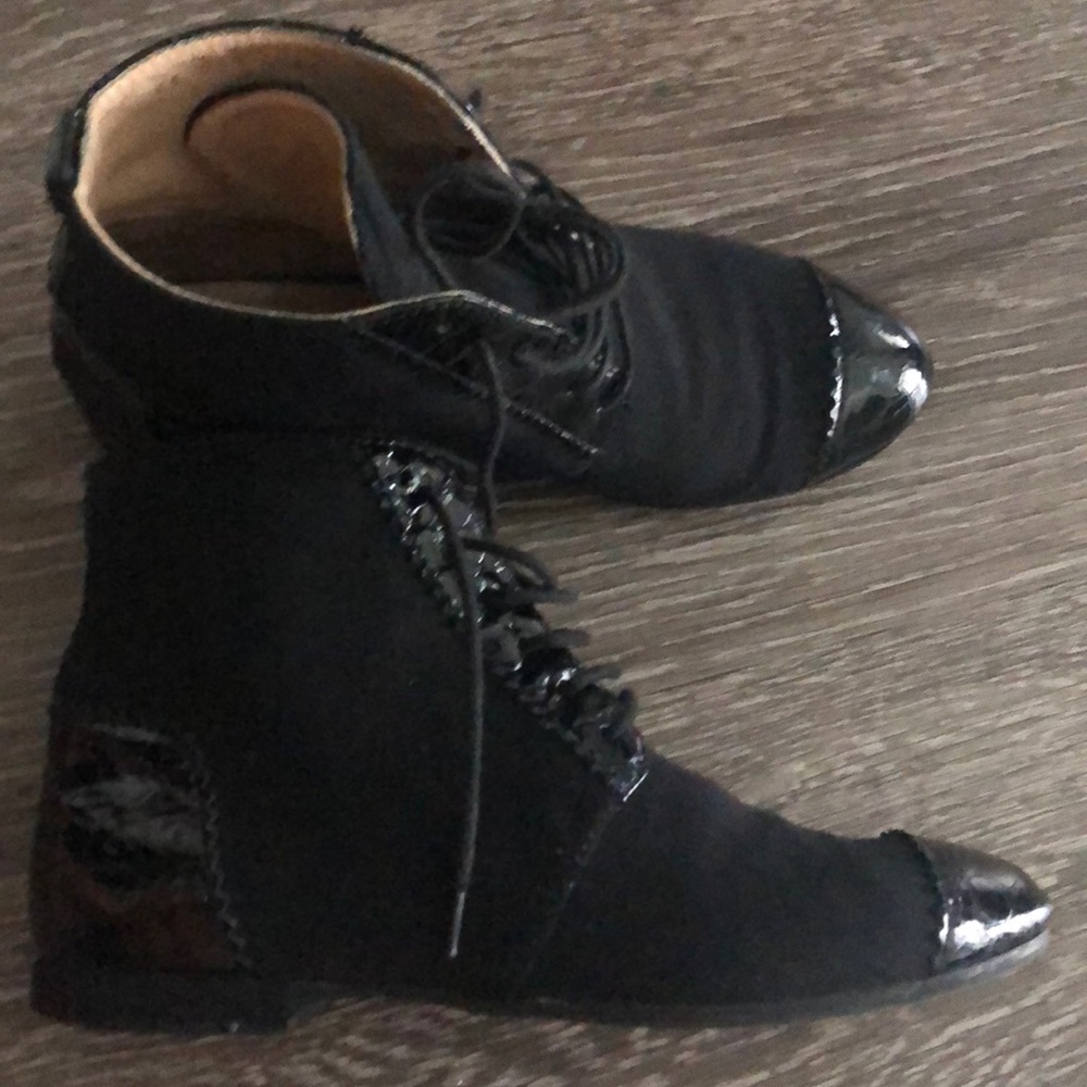 Lace up boots, leather and textile, 1 inch heel